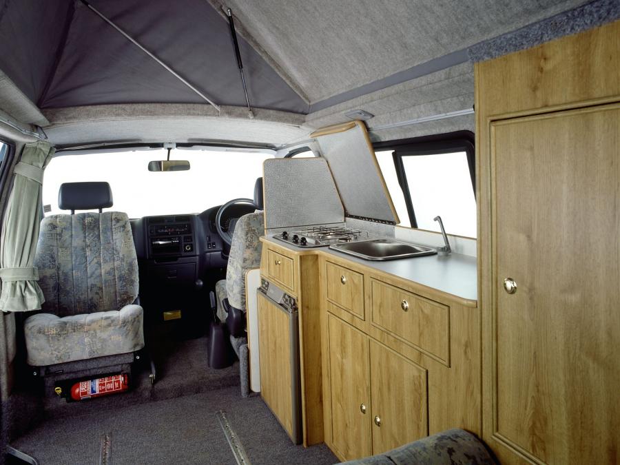  Toyota Hiace Devon Sunrise 1995 года  (фото 2 из 4)